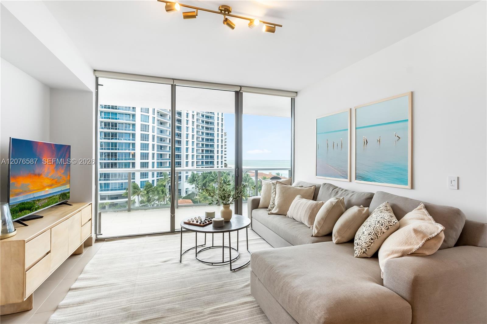 5875 Collins Ave # 903 — Photo 2