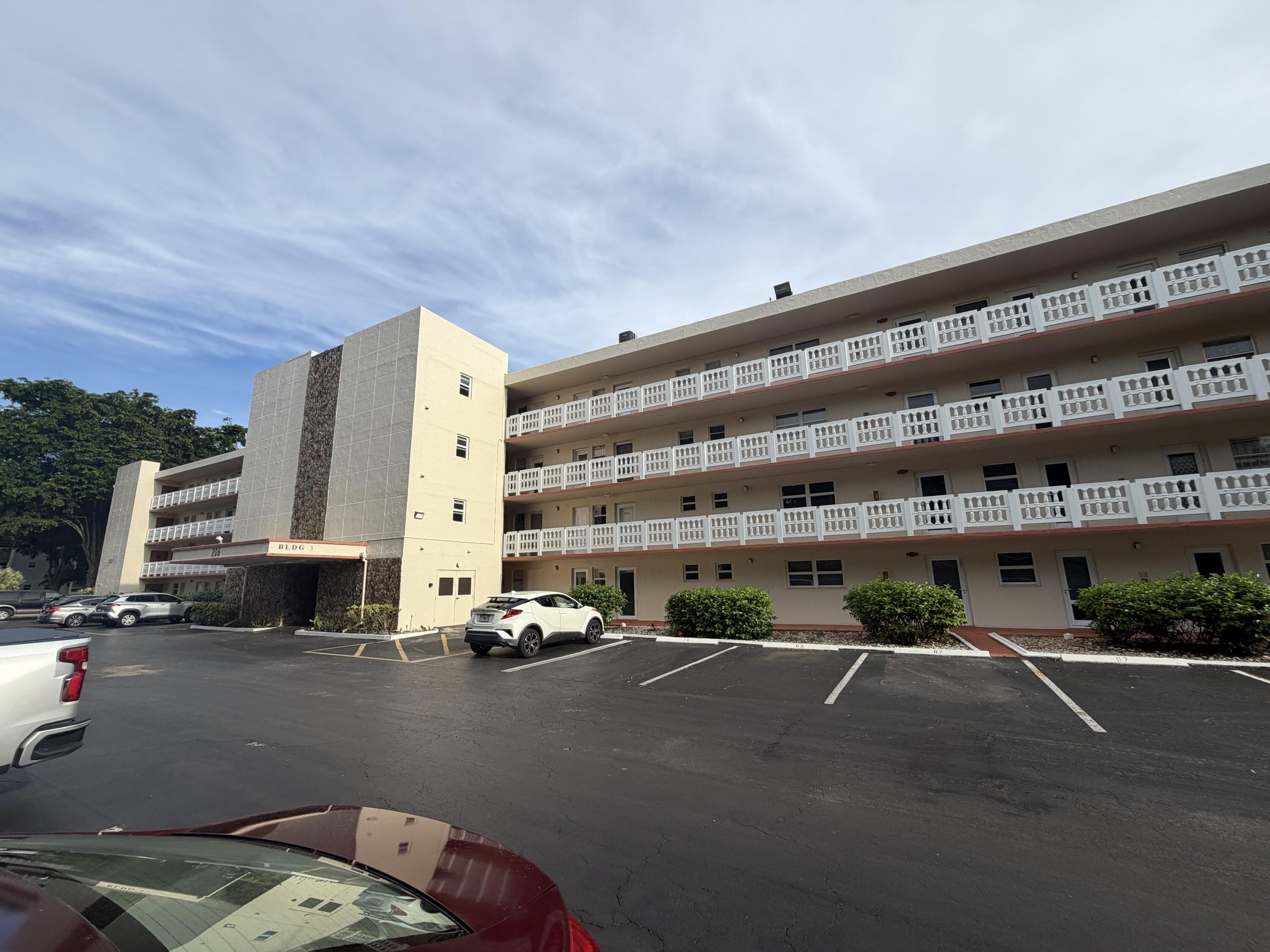 206 SE 10TH Street # 201 — Photo 2