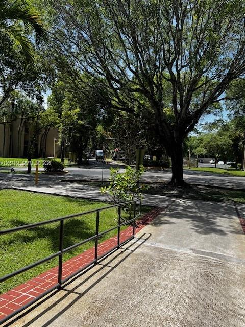 14525 N Kendall Dr # 304J, Miami FL 33186
