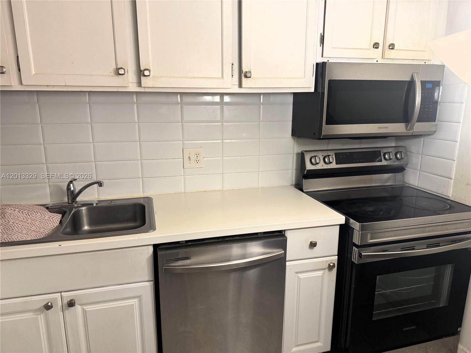 3740 Inverrary Dr # 2B — Photo 4