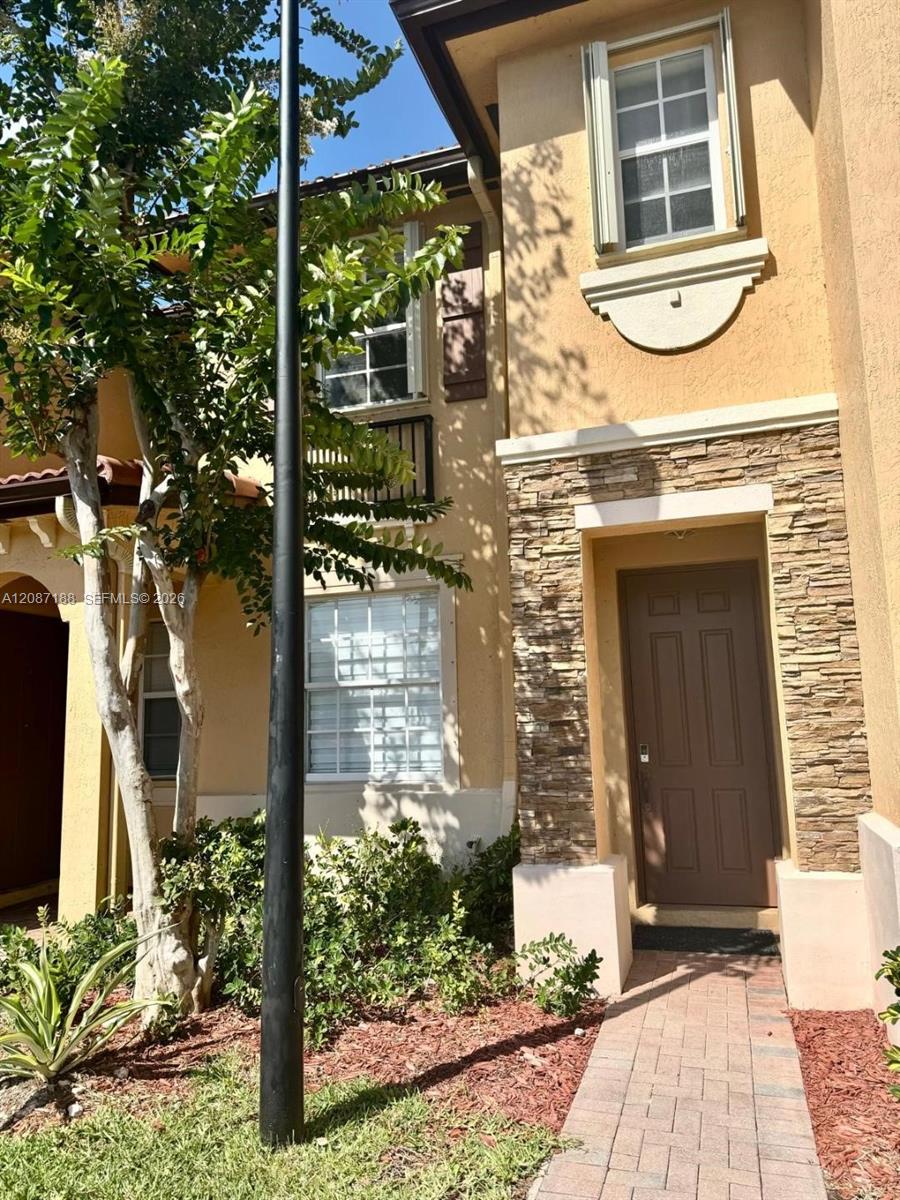 3355 NE 13th Cir Dr # 28 — Photo 2