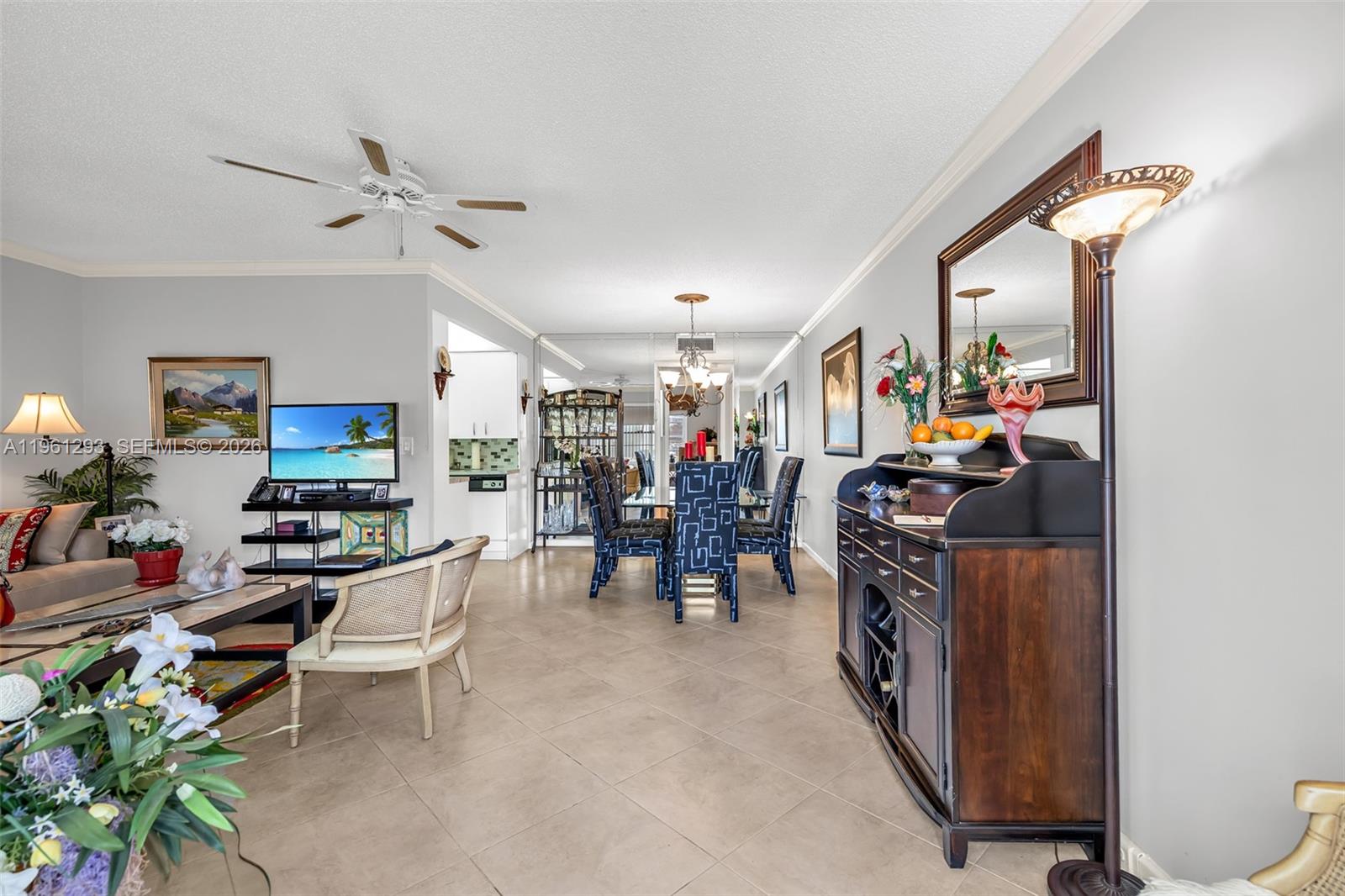 2051 N Newport  N # 2051 — Photo 4