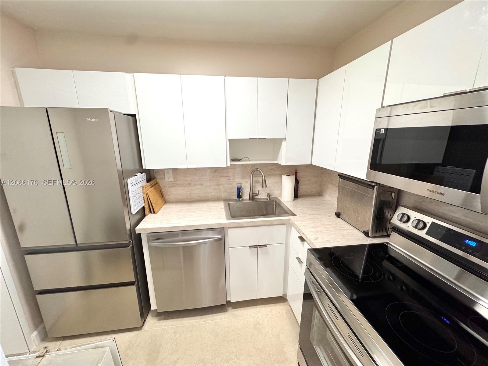 2899 Collins Ave # 550 — Photo 4