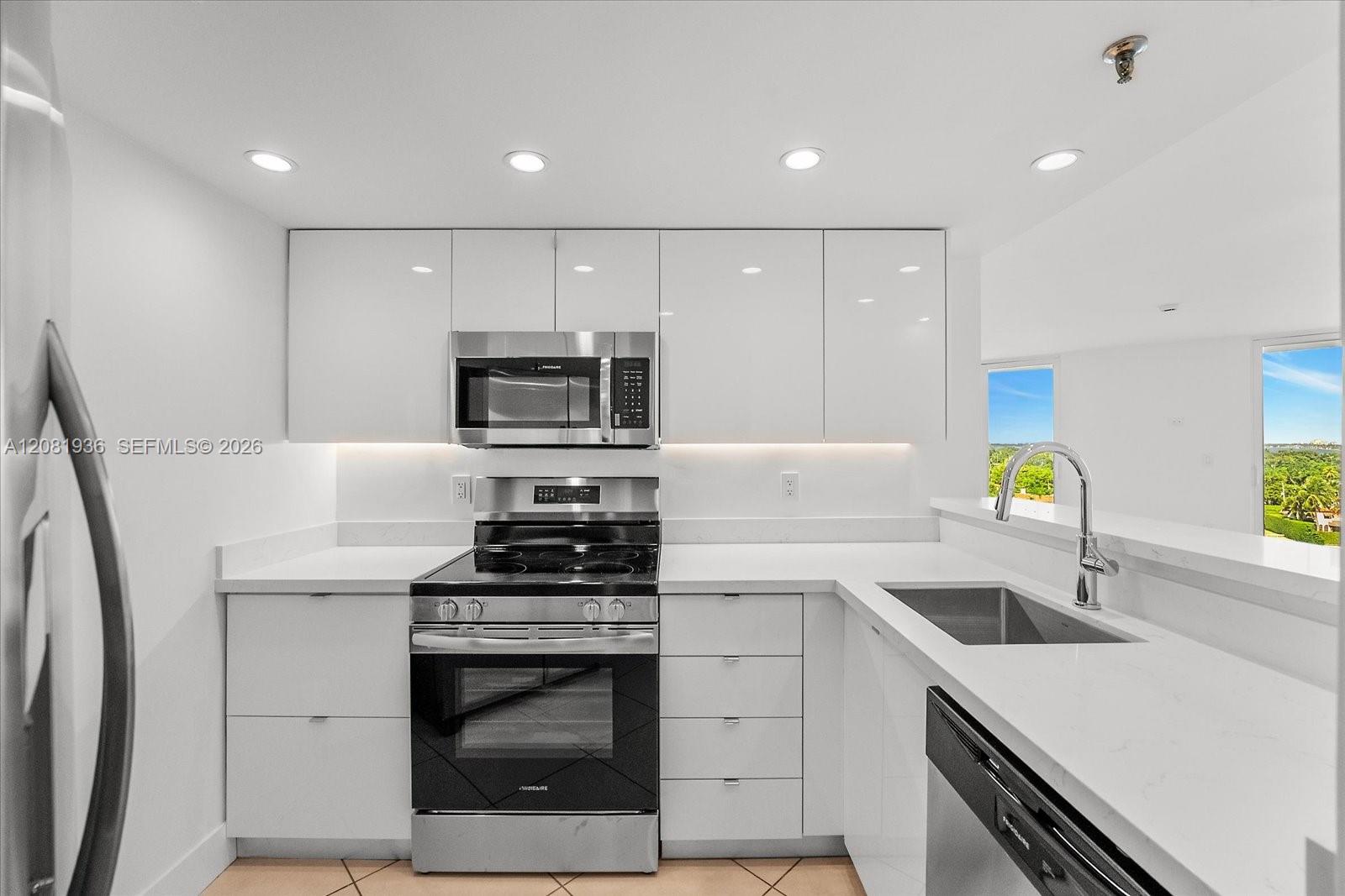 5880 Collins Ave # 1004 — Photo 3
