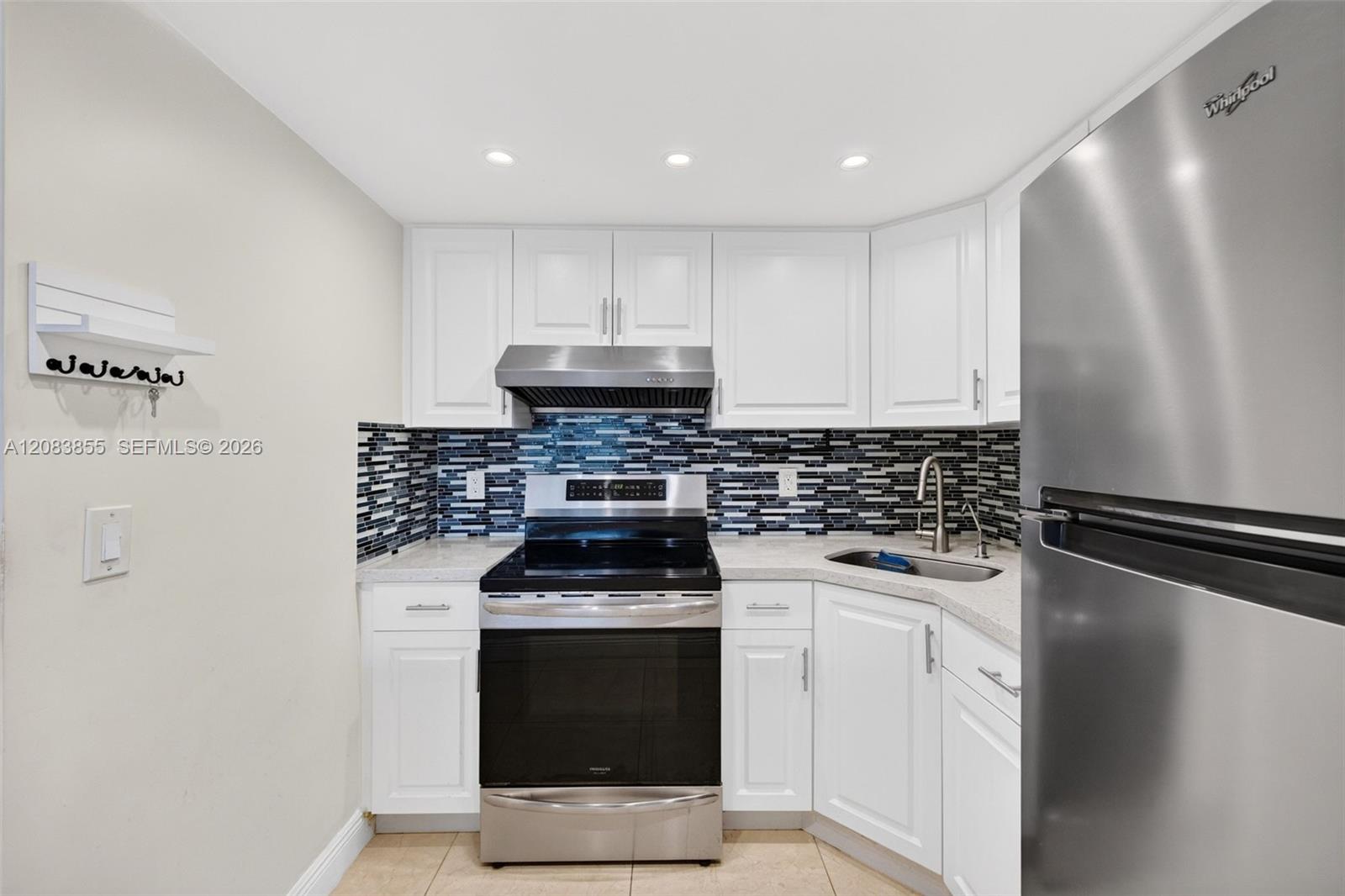 5203 NE 24th Ter # B211 — Photo 2