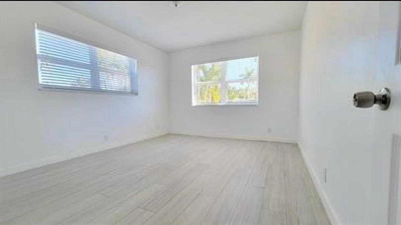 930 N 14TH Court # 15 — Photo 2