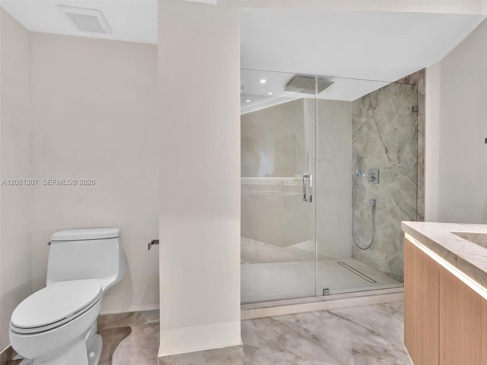 19195 NE 36th Ct # 904 — Photo 5