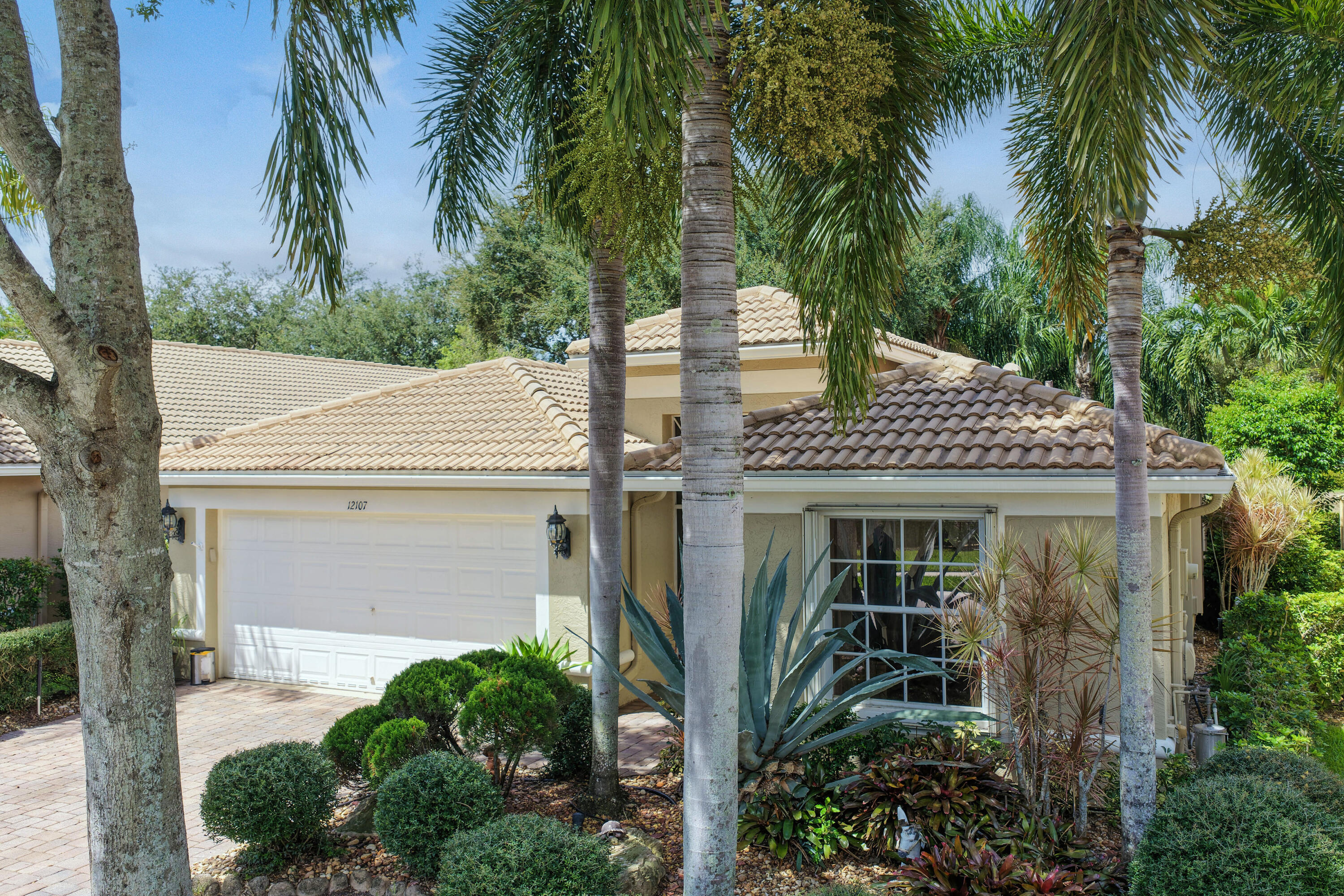 12107 ROMA Road — Photo 2