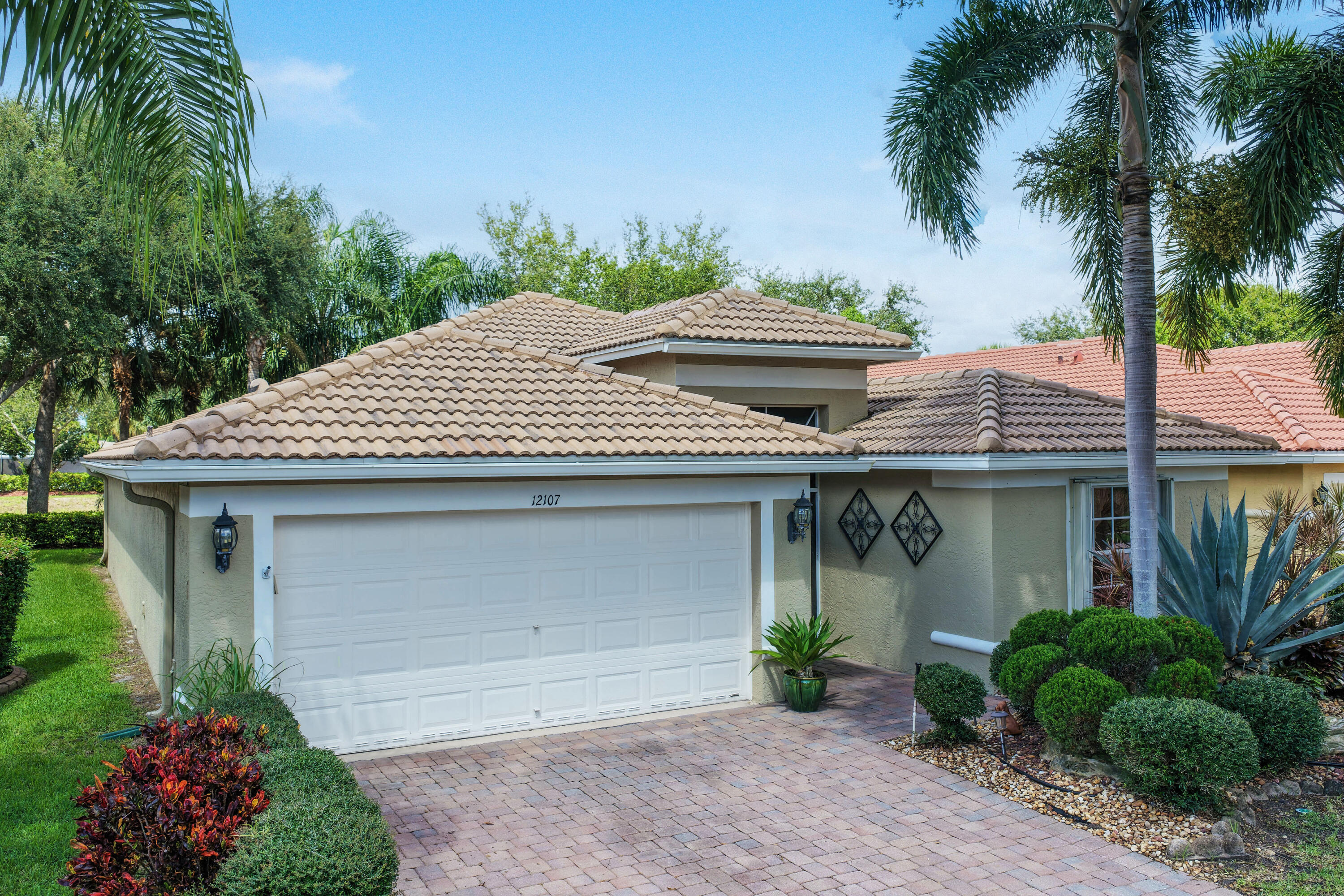 12107 ROMA Road — Photo 4