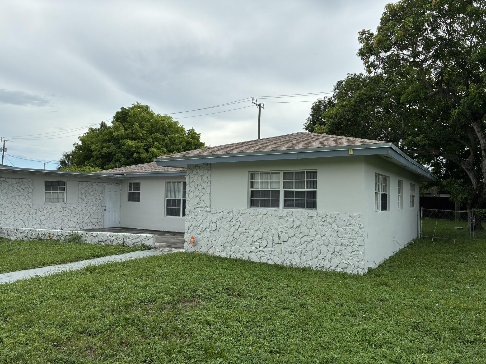 3307 AUBURN Boulevard — Photo 2
