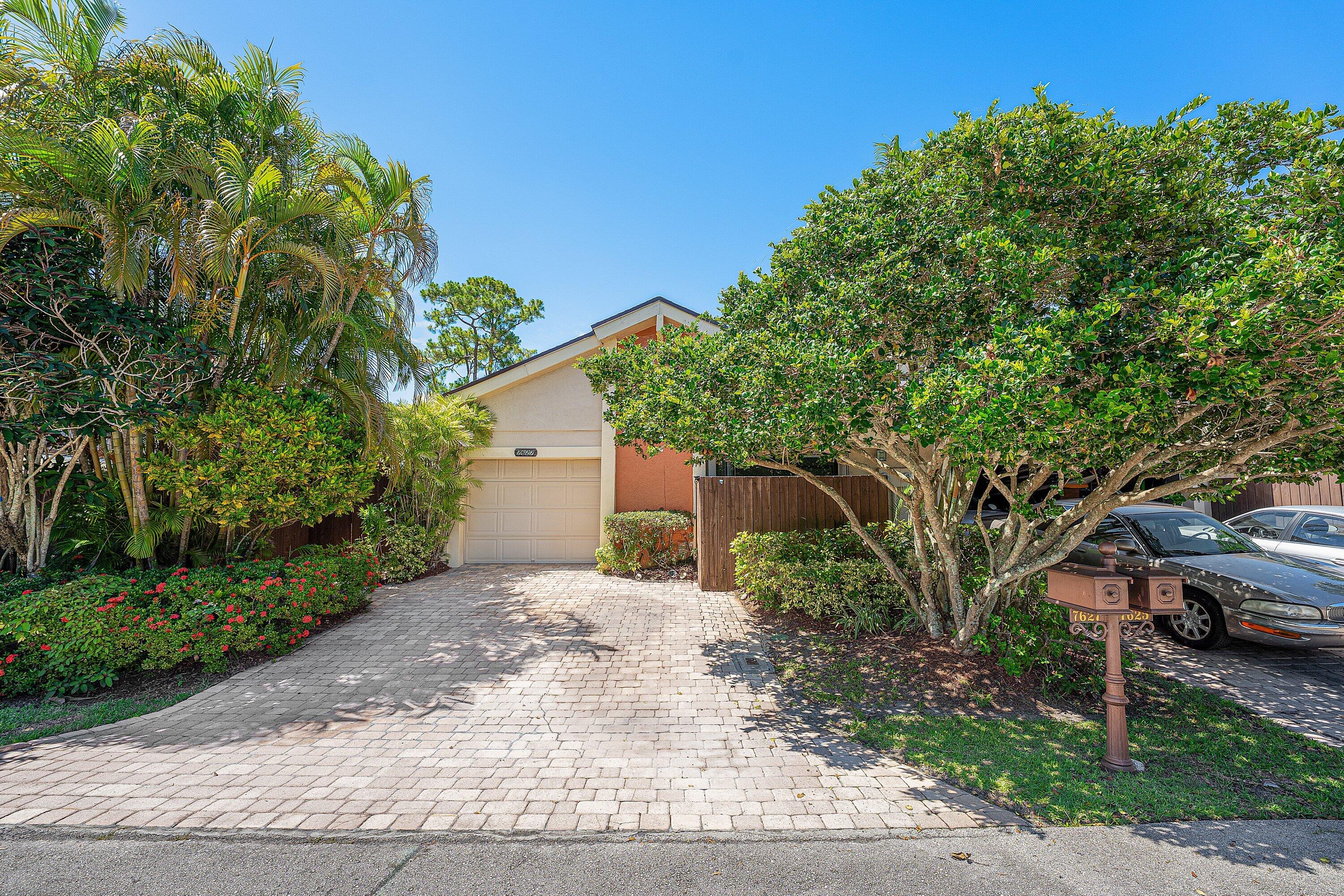7627 Sierra Drive W, Boca Raton FL 33433
