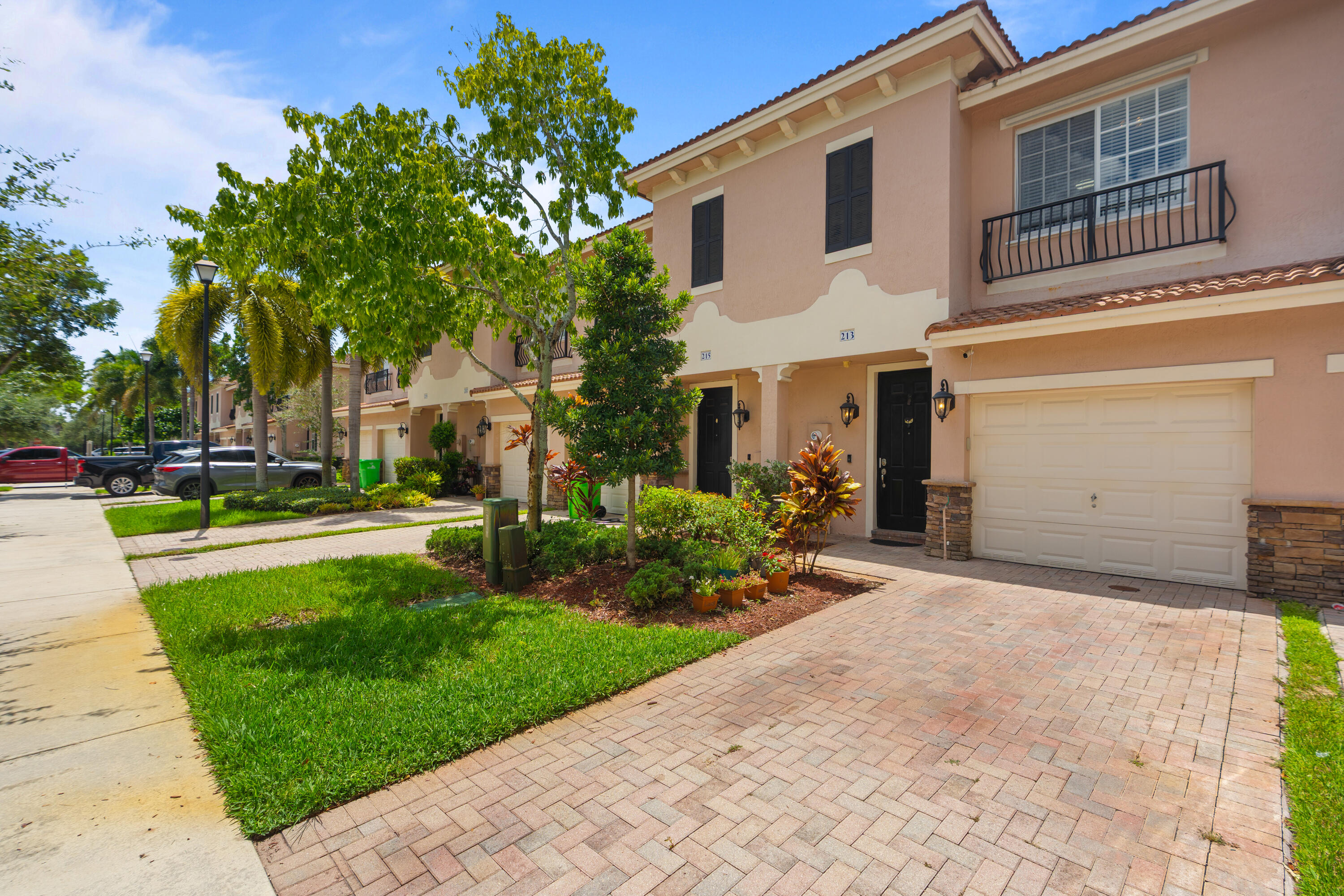 213 Las Brisas Circle — Photo 2