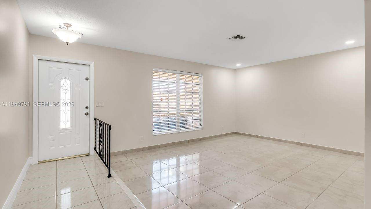 5300 Grant St — Photo 5