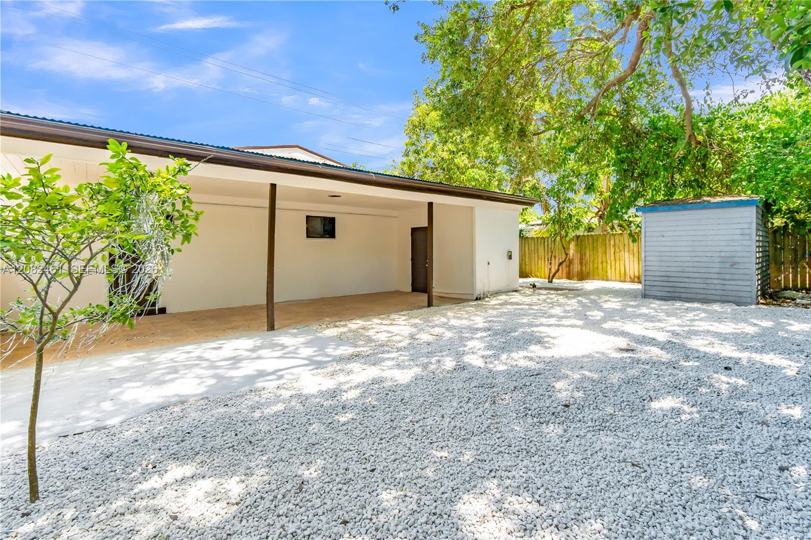 3300 SW 40th Ave — Photo 4