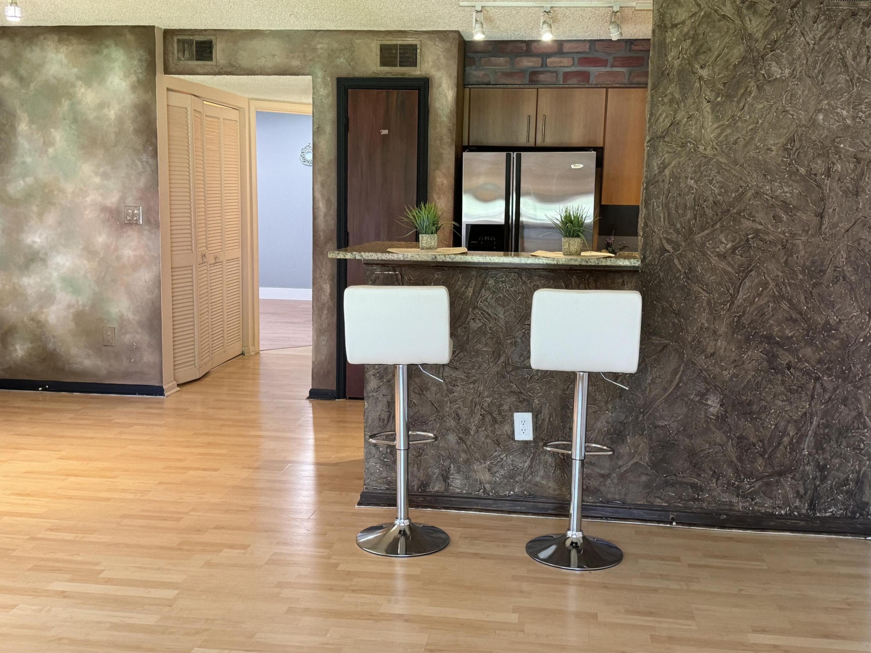 1101 Crystal Way — Photo 4