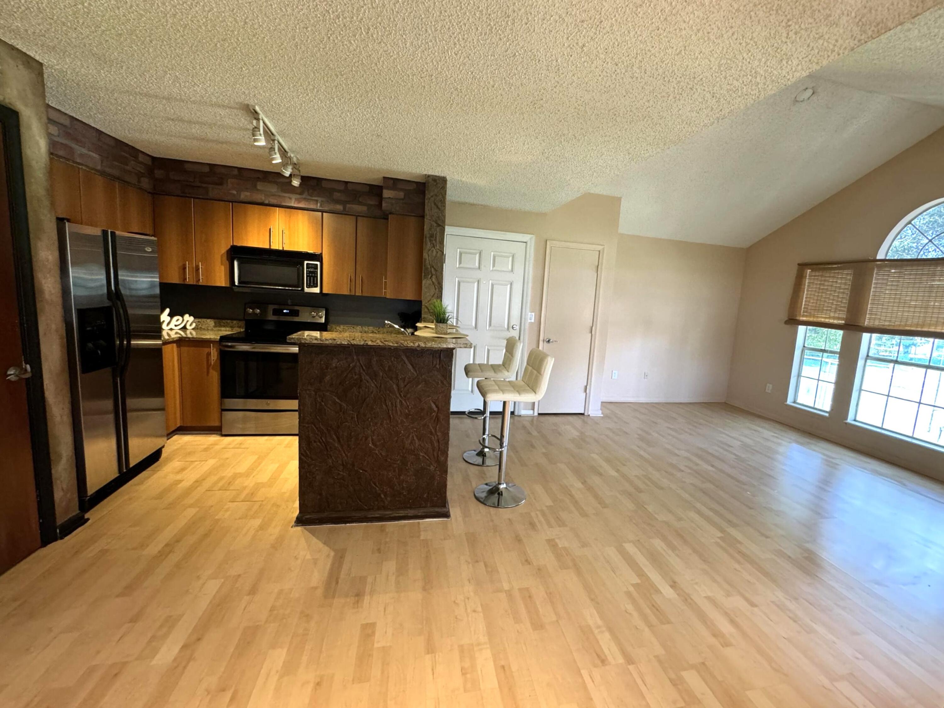 1101 Crystal Way — Photo 3