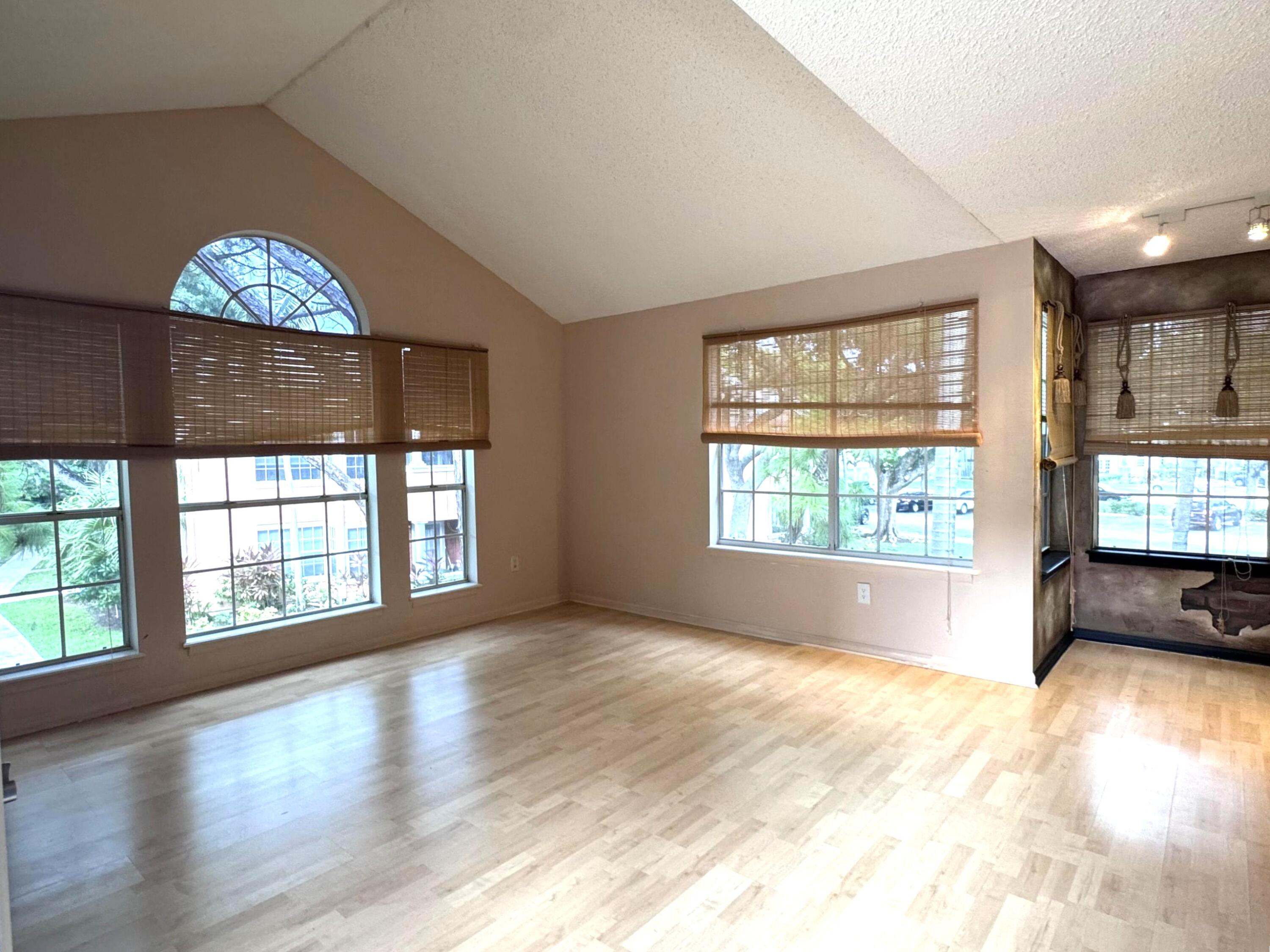 1101 Crystal Way — Photo 2