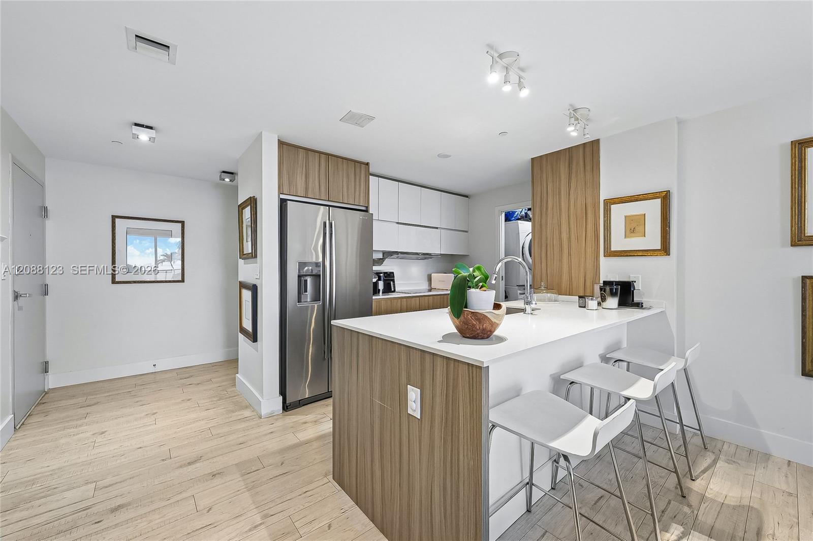 600 NE 27th St # 704 — Photo 4