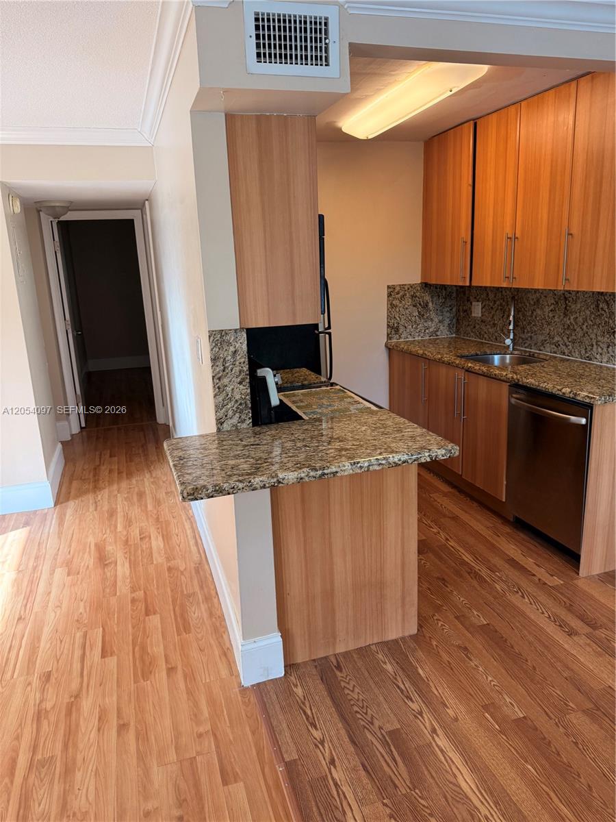 1125 NE 16th Pl # 201 — Photo 5