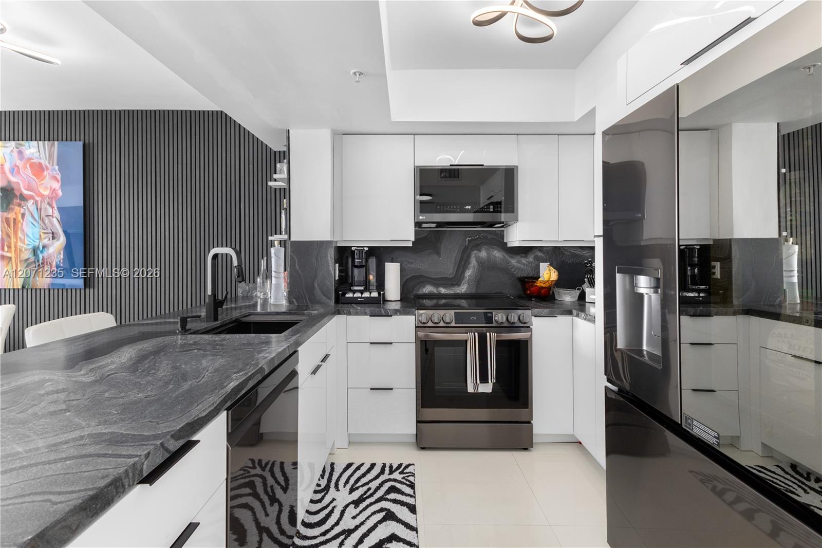 1800 Sunset Harbour Dr # 2409 View 14
