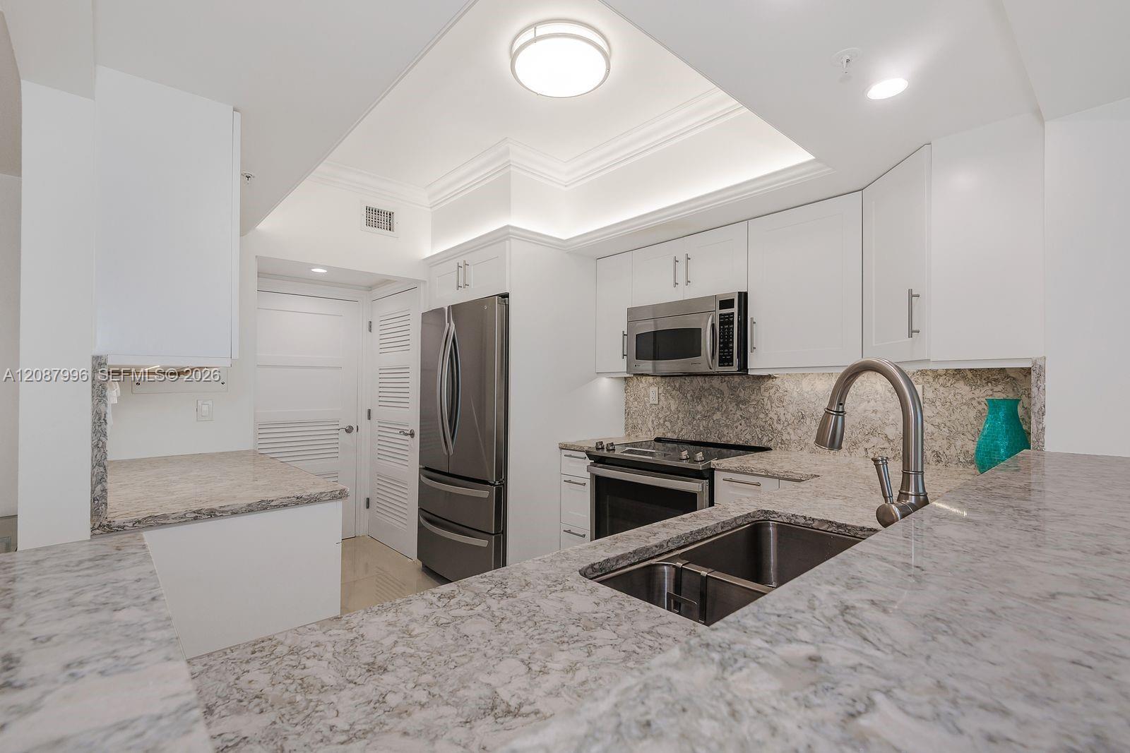 3020 NE 32nd Ave # 1401 — Photo 2