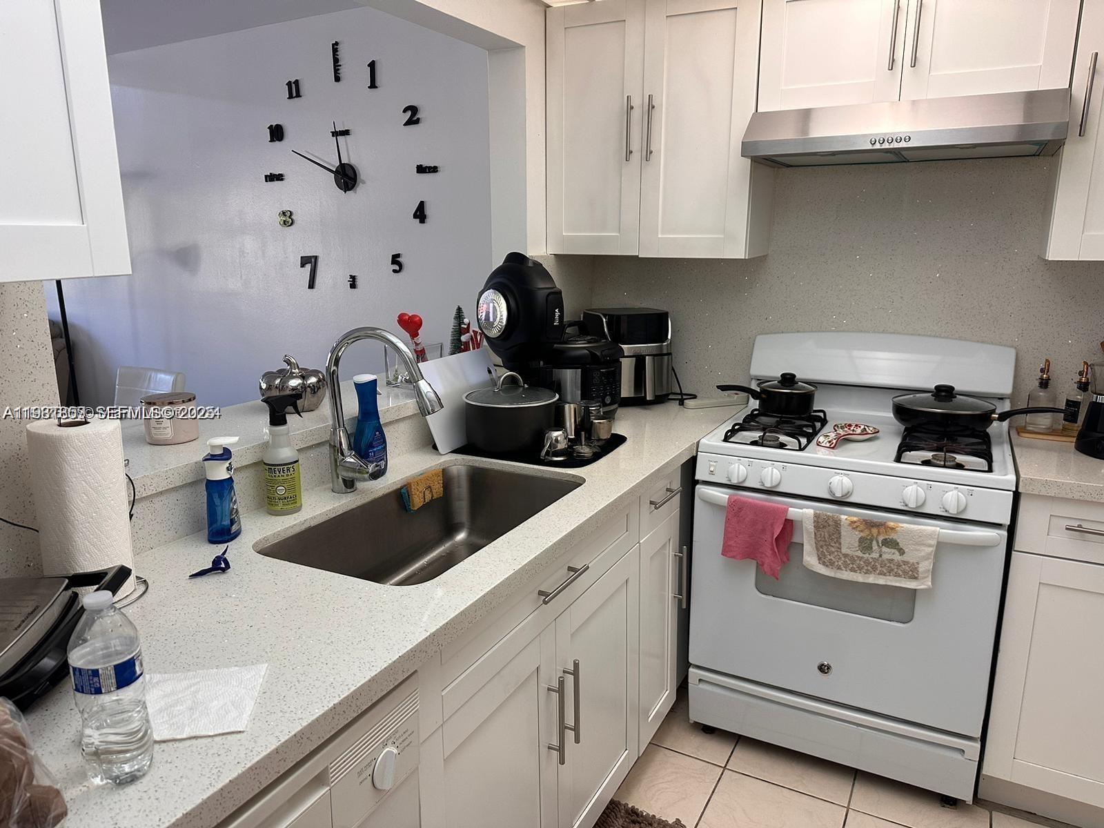 18101 NW 68th Ave # C202 — Photo 2