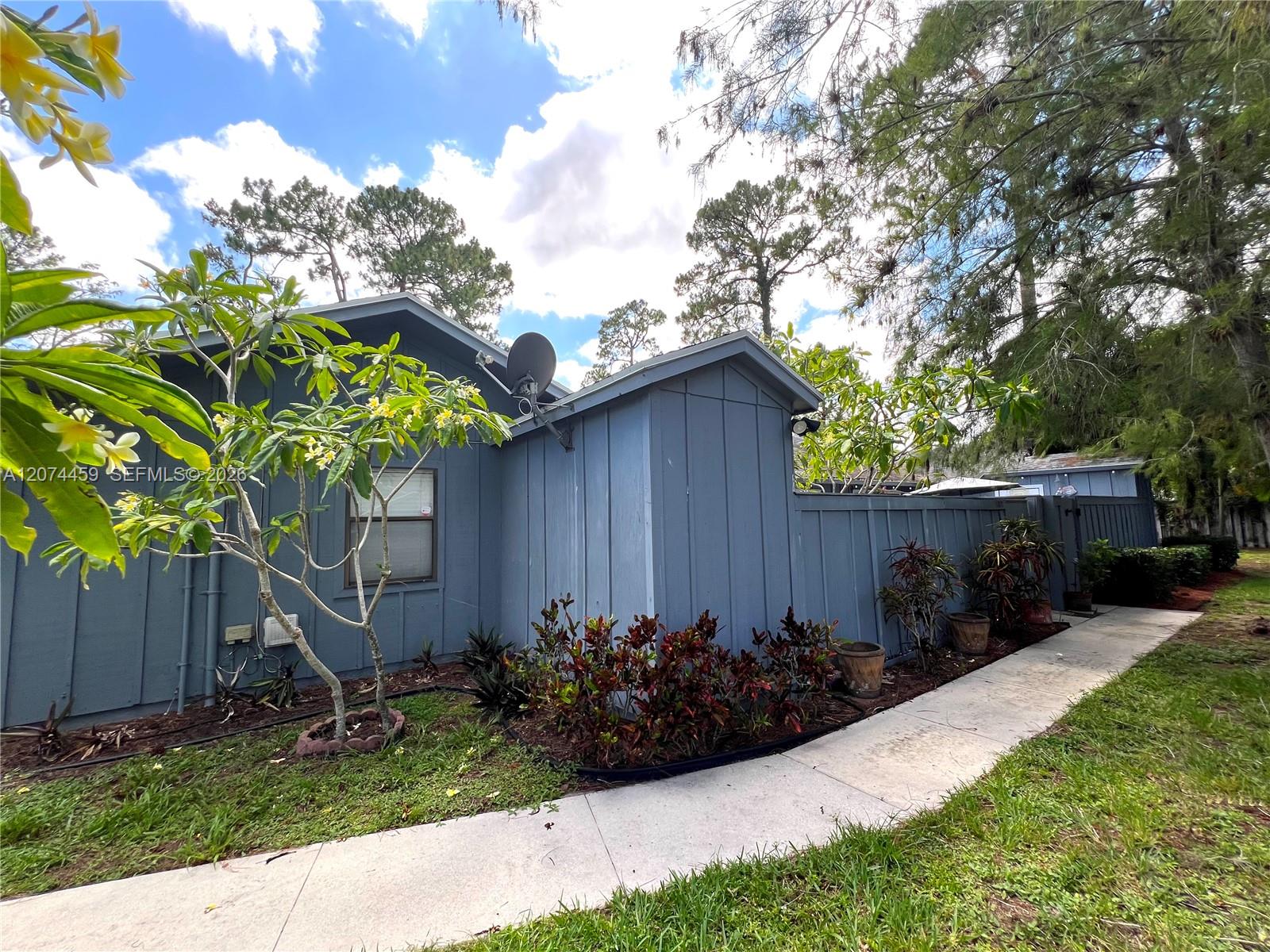 1077 Goldenrod Rd, Wellington FL 33414