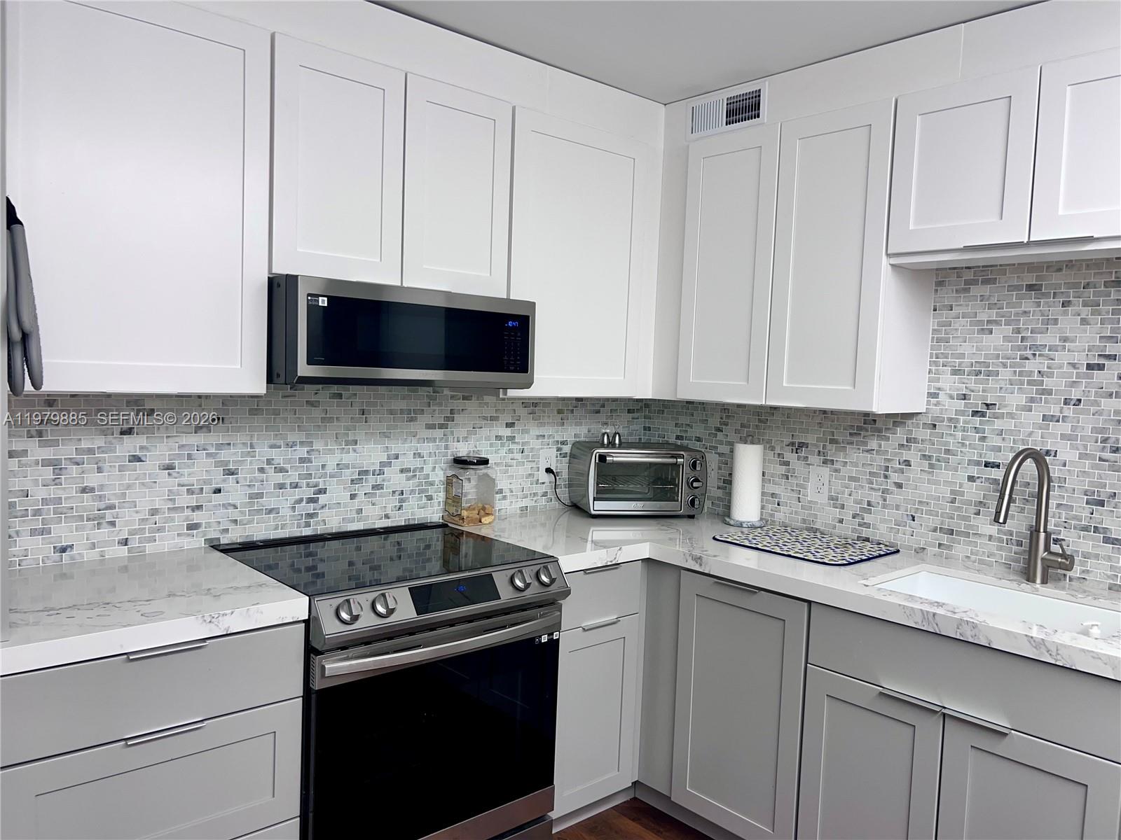 2801 NE 183rd St # 507W — Photo 2