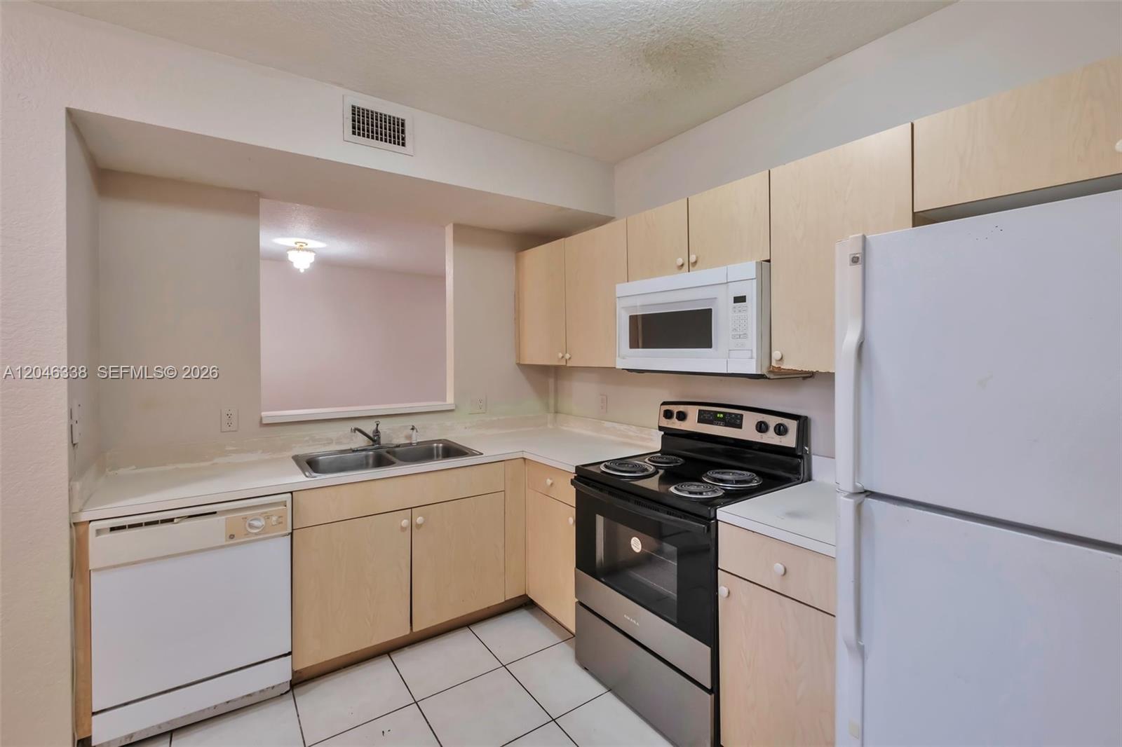 1103 Golden Lakes Blvd # 1013 — Photo 4