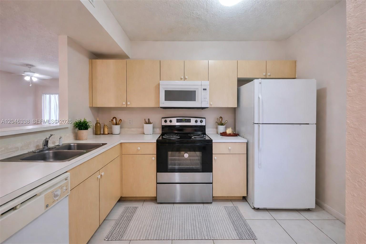 1103 Golden Lakes Blvd # 1013 — Photo 5