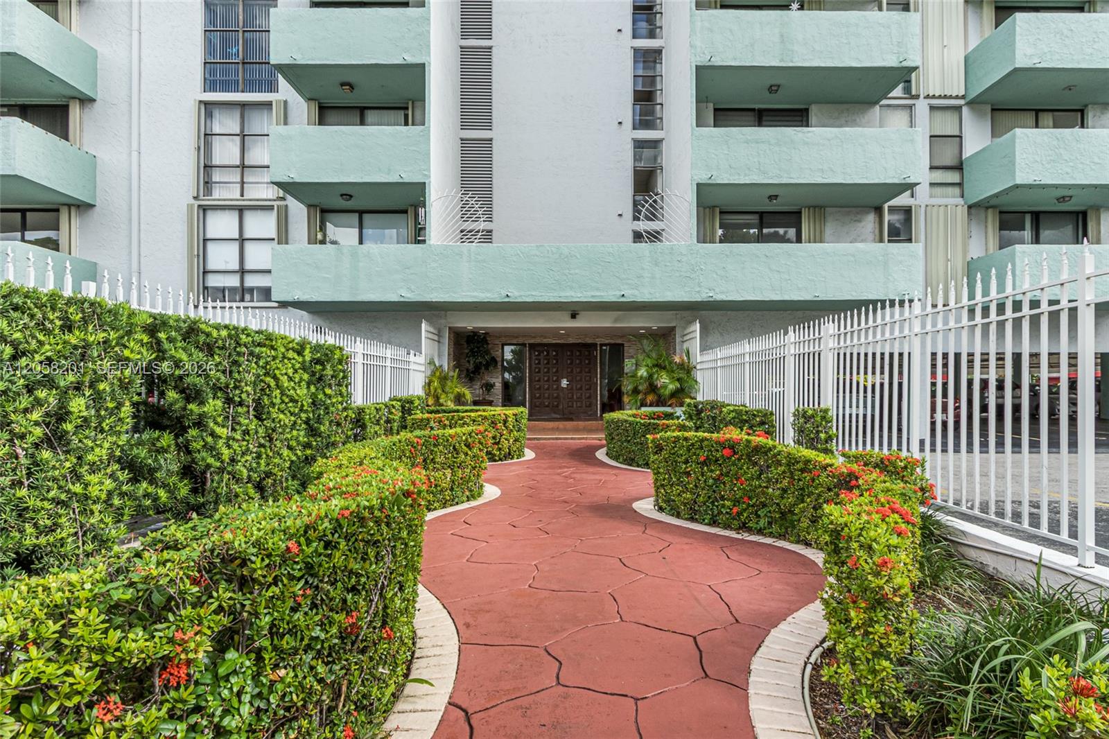 1825 W 44th Pl # 509, Hialeah FL 33012