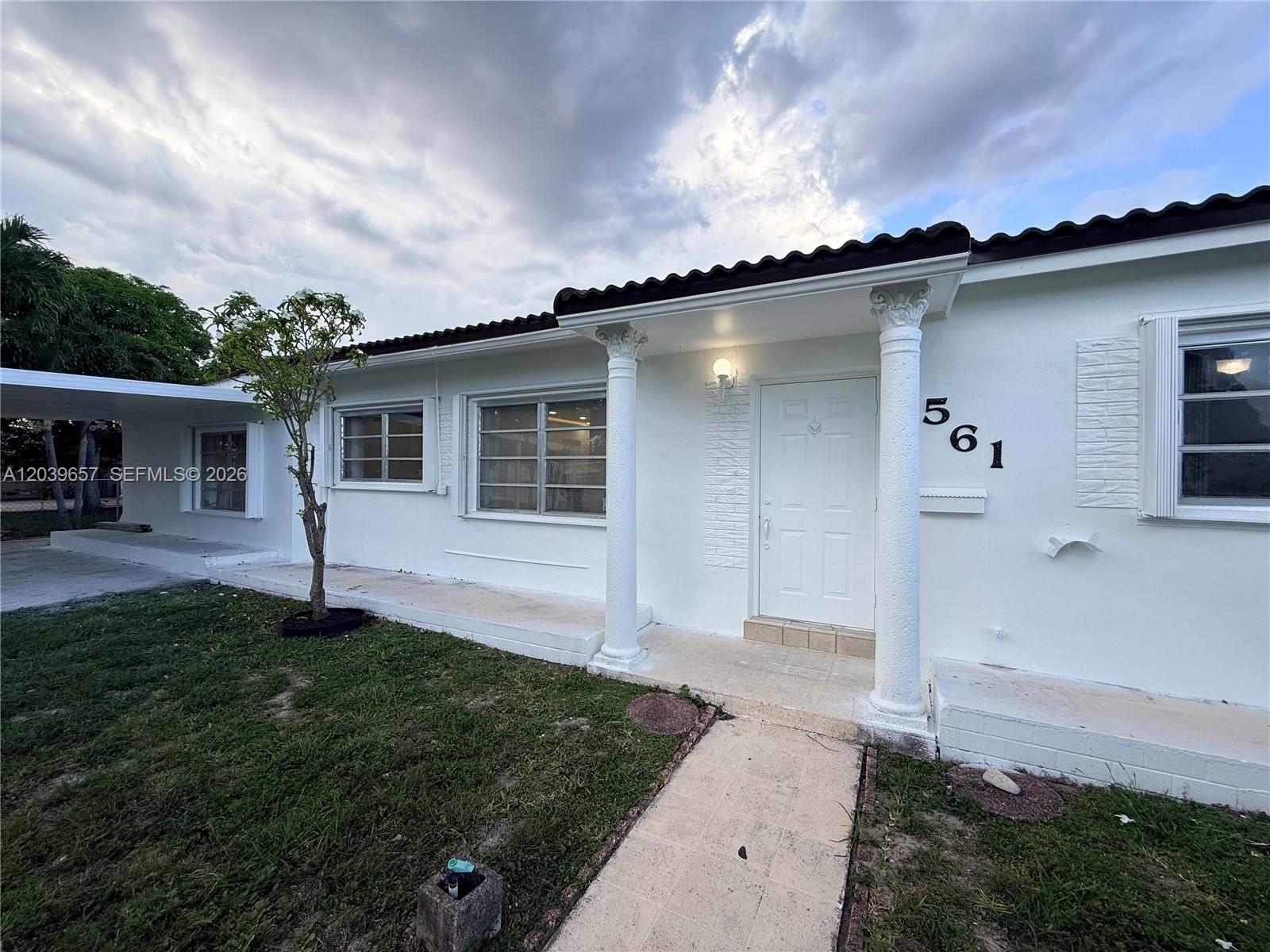 561 W 39th St, Hialeah FL 33012