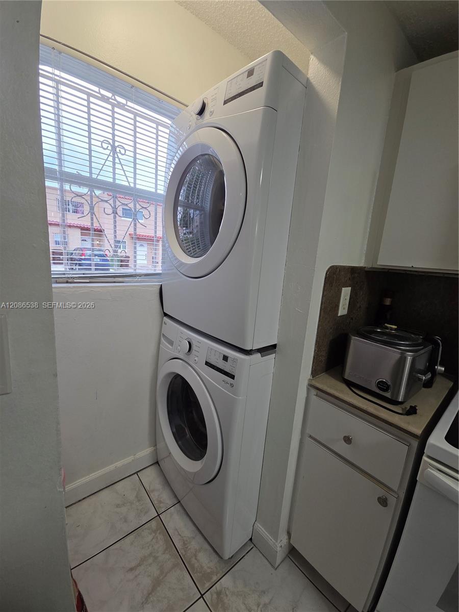 1784 W 56th Ter # 401 — Photo 2