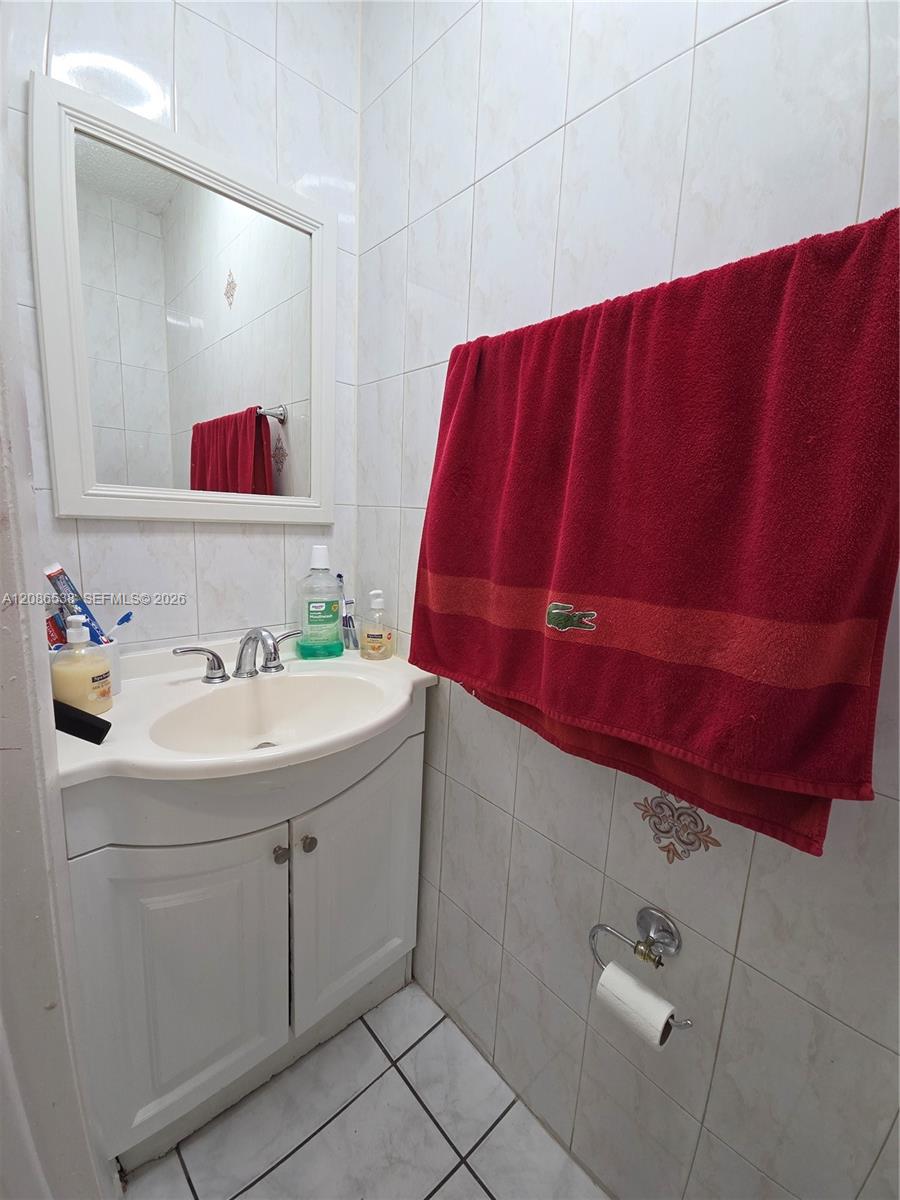 1784 W 56th Ter # 401 — Photo 5