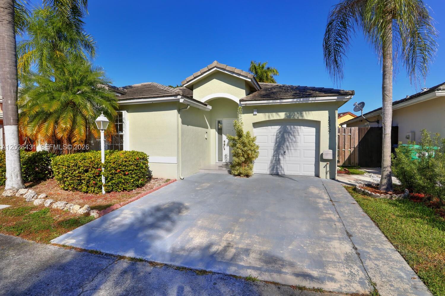 12357 SW 144th Ter — Photo 2