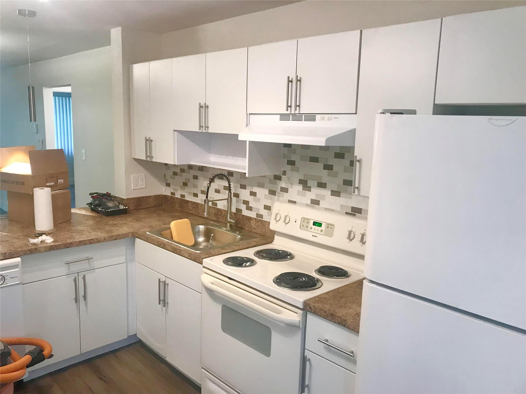 8121 SW 21ST Court # 8121 — Photo 2