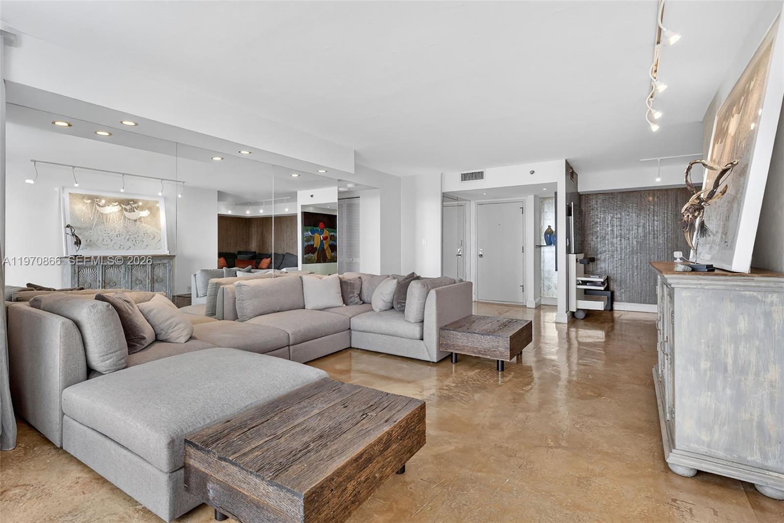 2000 Towerside Ter # 1408, Miami FL 33138