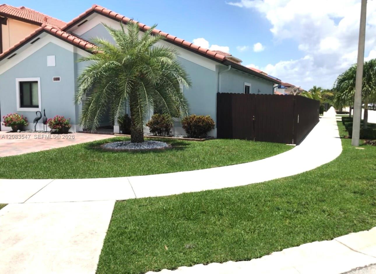 4400 SW 164th Path — Photo 2