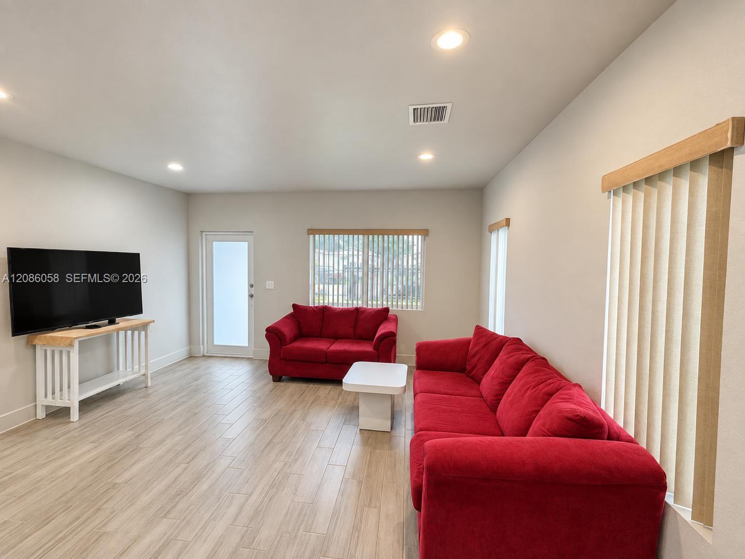 4420 NW 30th Ave — Photo 5