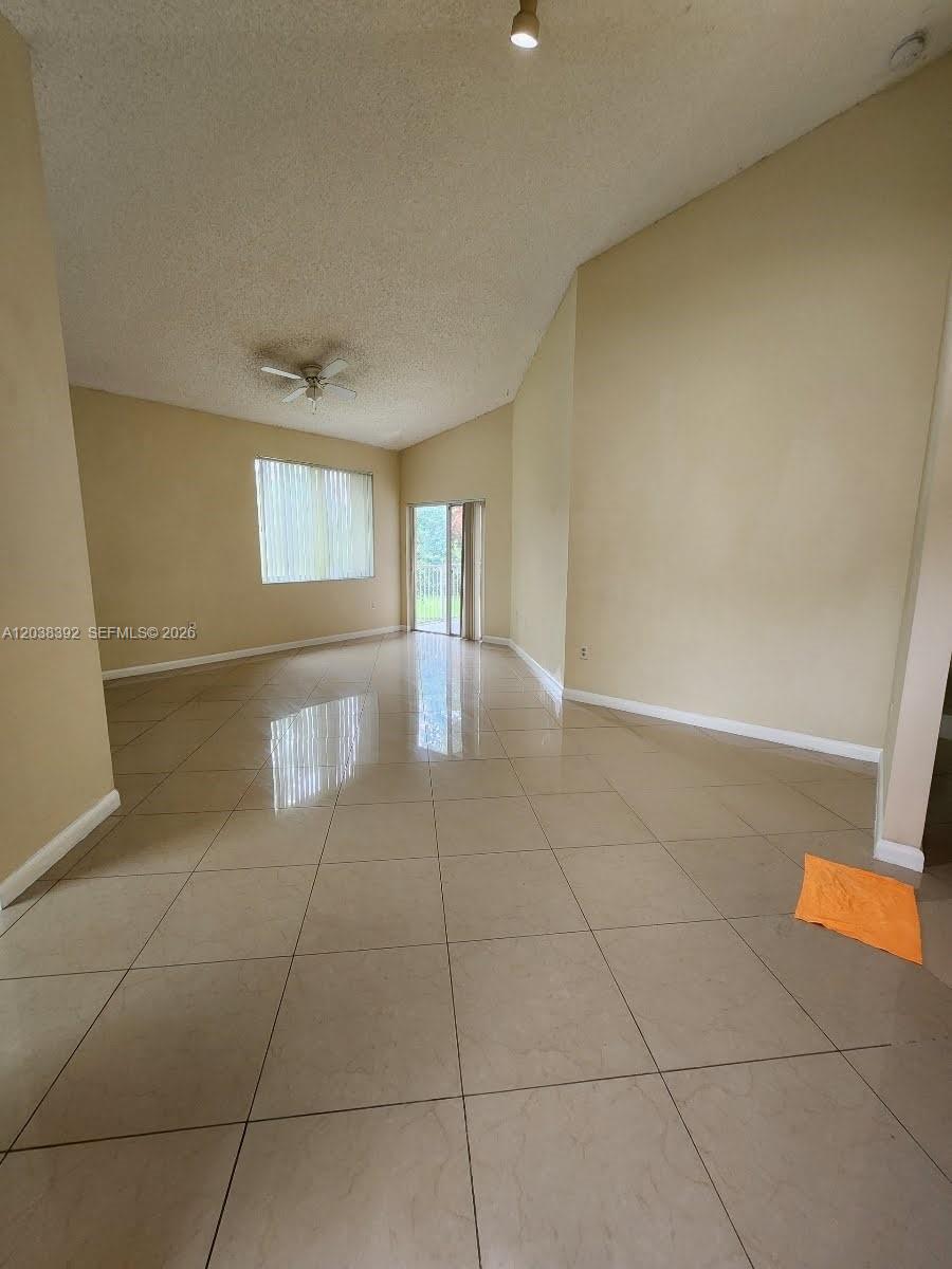 6992 SW 39th St # I101, Davie FL 33314