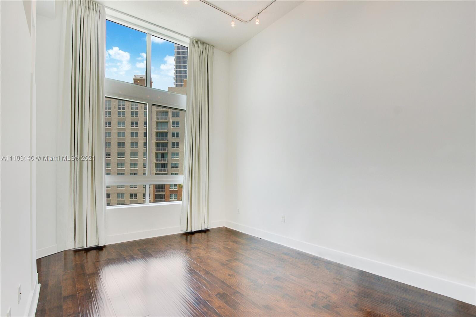 1900 N Bayshore Drive # 912 — Photo 3