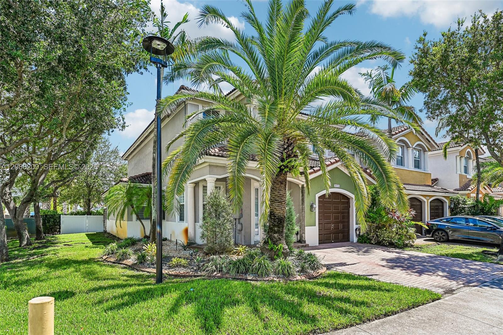 8175 NW 114th Pl — Photo 3