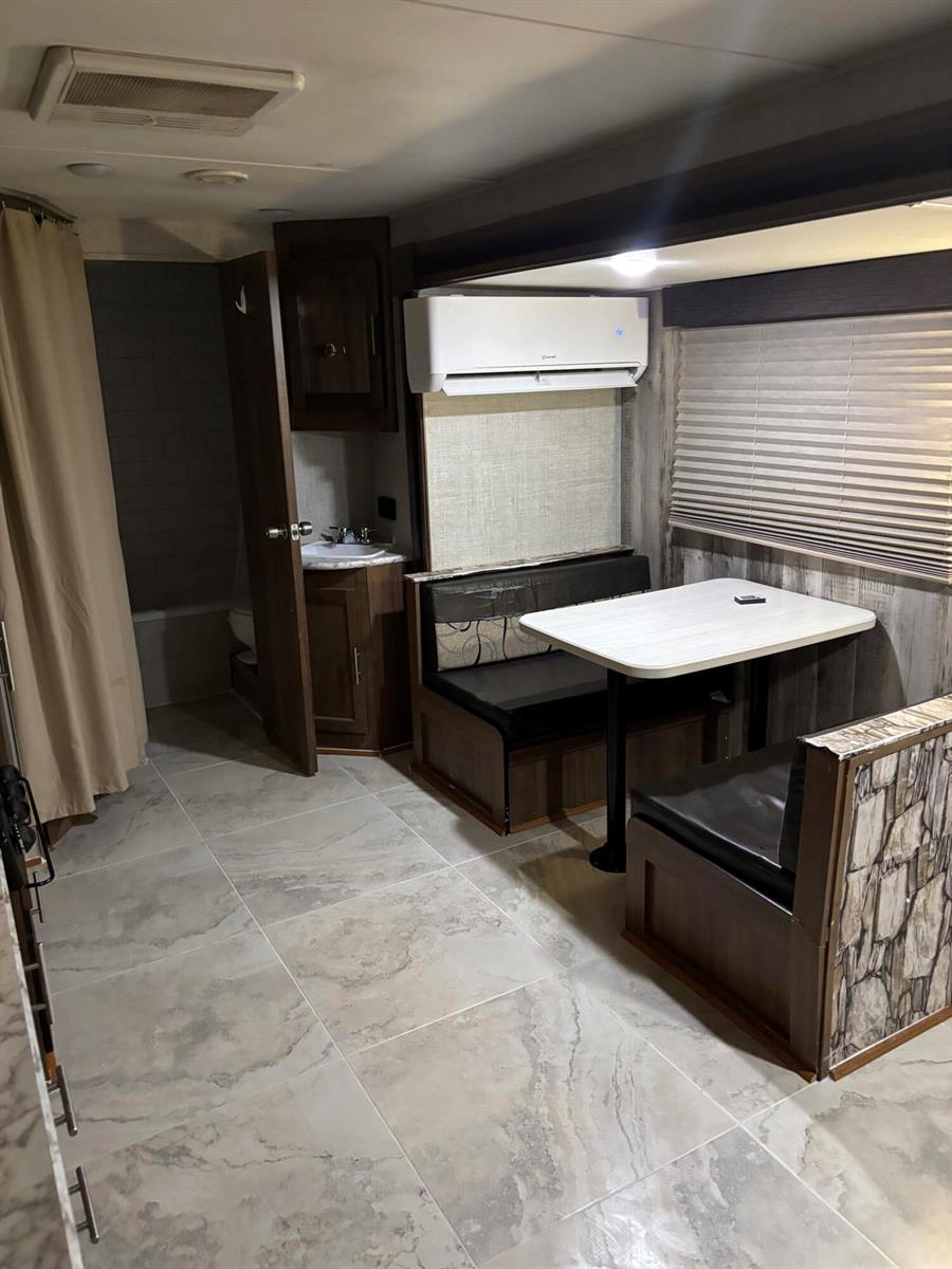 249 NE 45th ST - TRAILER - INSIDE2