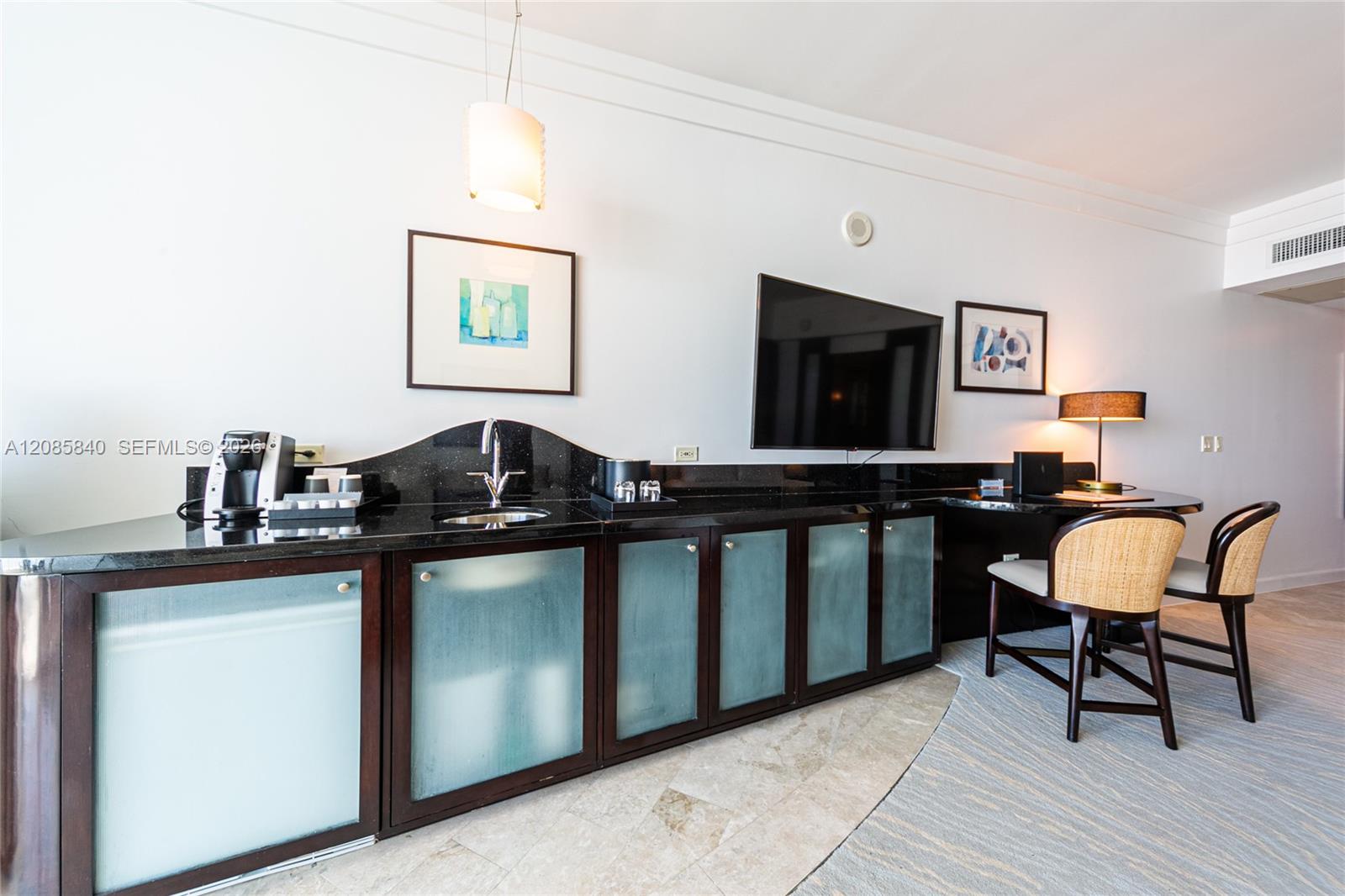 4391 Collins Ave # 1015 — Photo 4