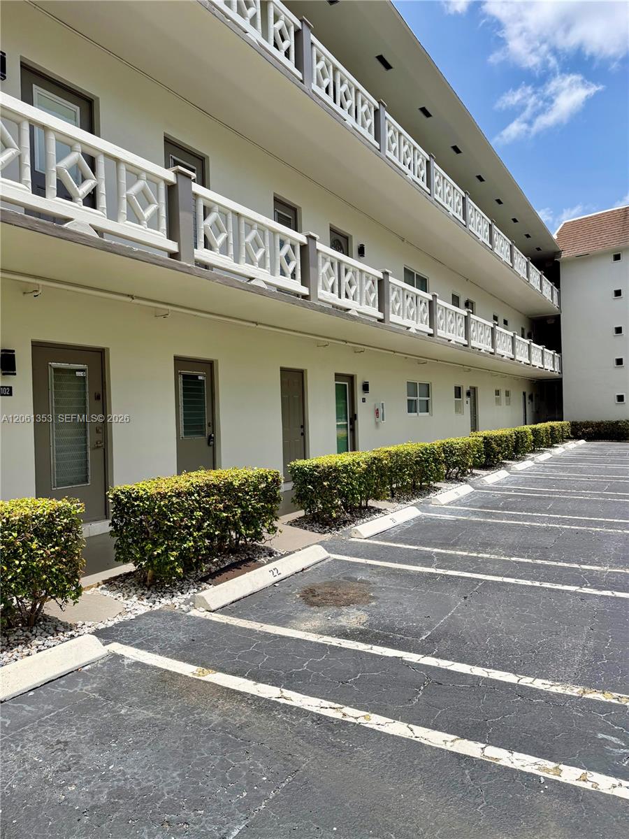5001 NW 34th St # 102, Lauderdale Lakes FL 33319