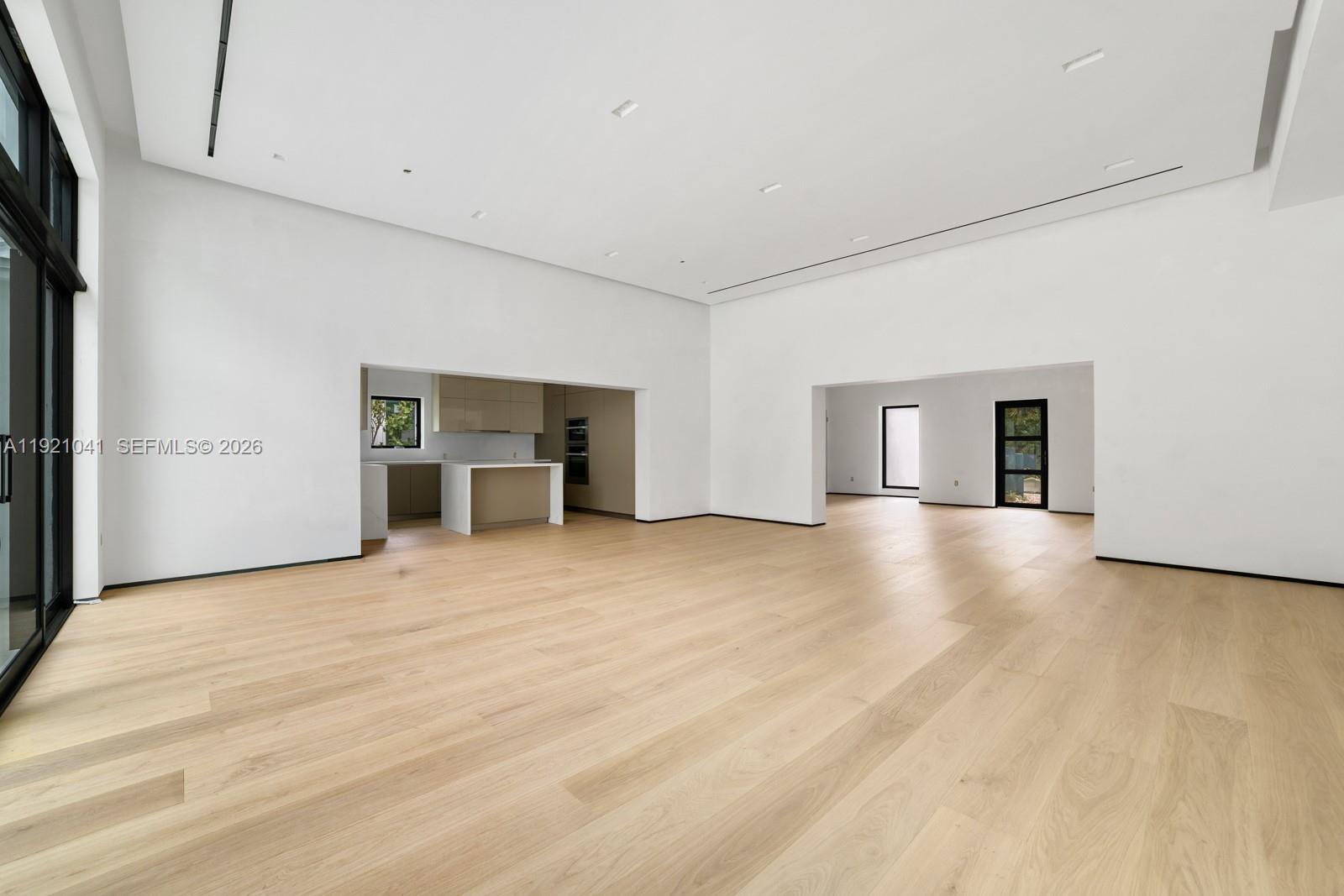 1520 W 22nd St — Photo 3
