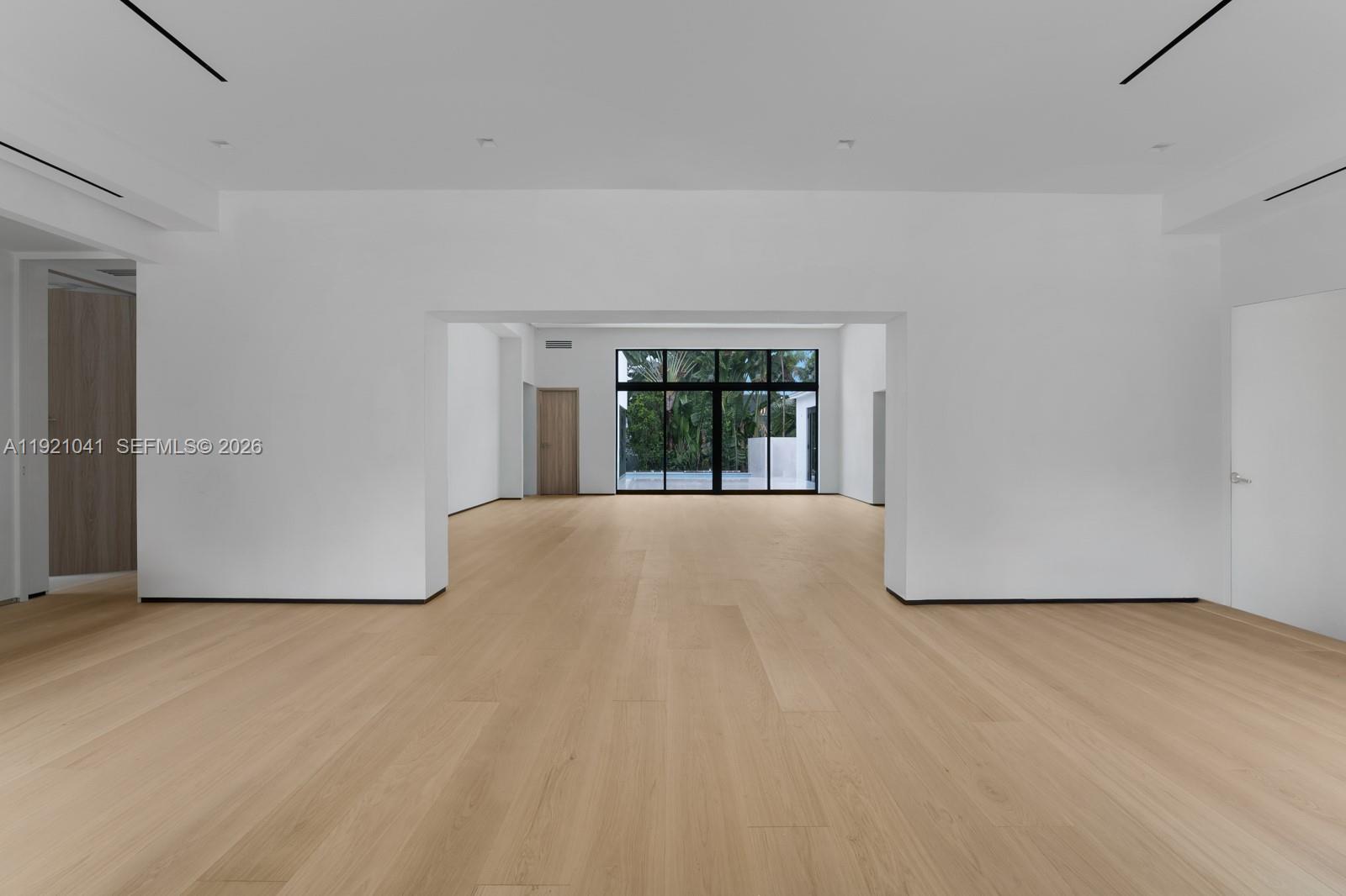 1520 W 22nd St — Photo 5