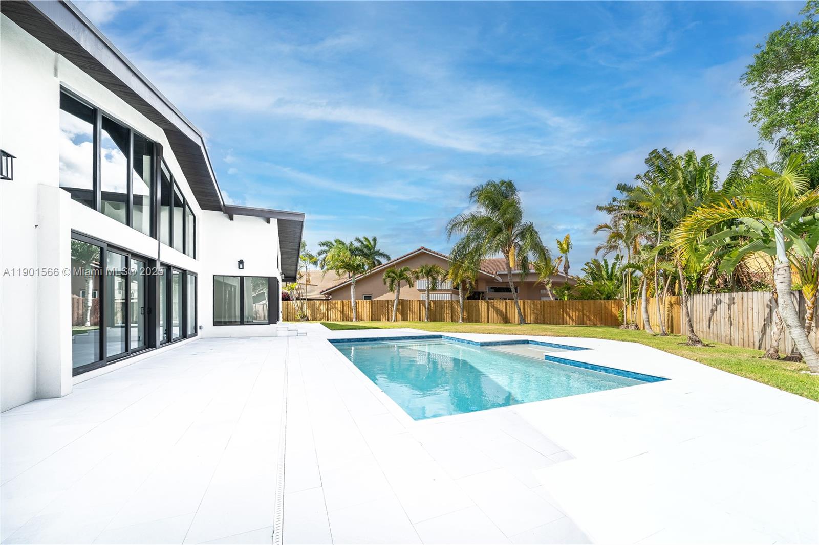 842 W Coco Plum Cir — Photo 2