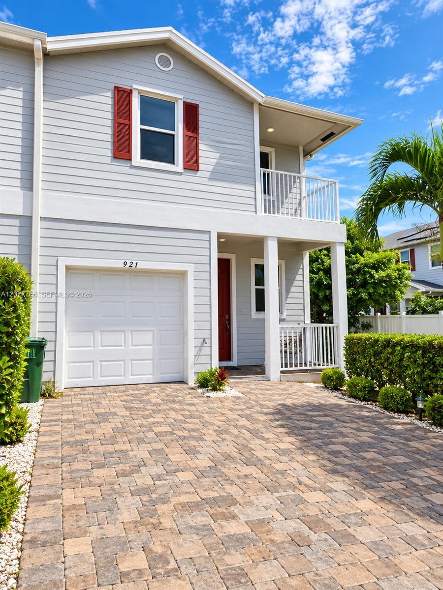 921 SE 18th St, Homestead FL 33034