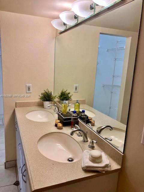 3910 Inverrary Blvd # B — Photo 3